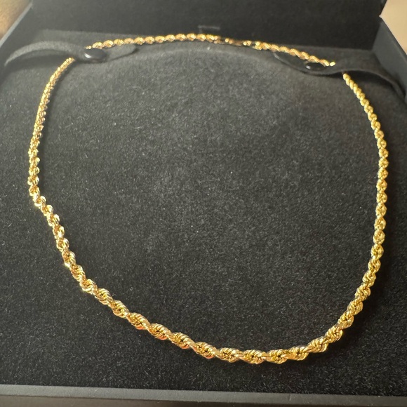 14k Gold Elegant Rope Chain Necklace3.3 grams and 18 inches.